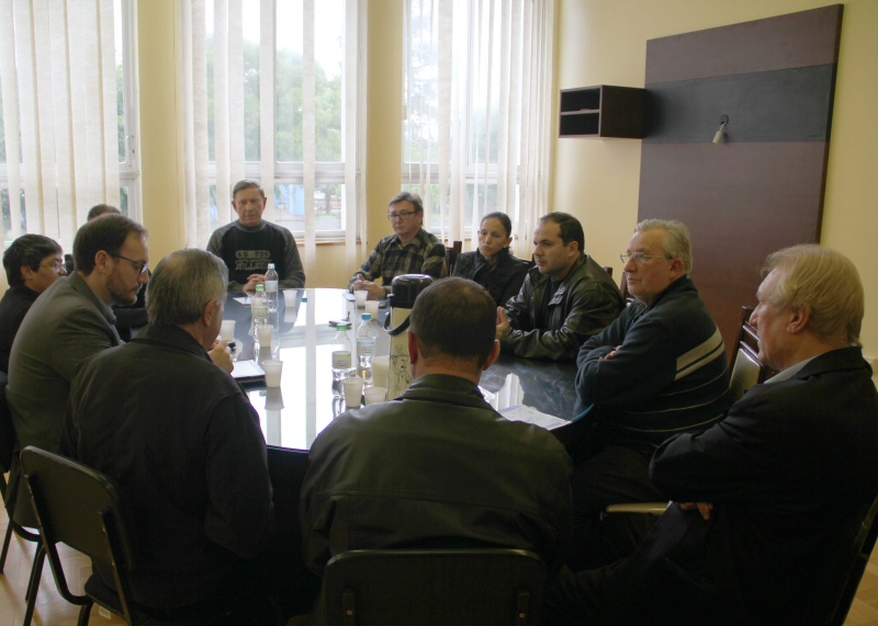 EXECUTIVO SE REÚNE COM A DIREÇÃO DO HOSPITAL SÃO VICENTE DE PAULO